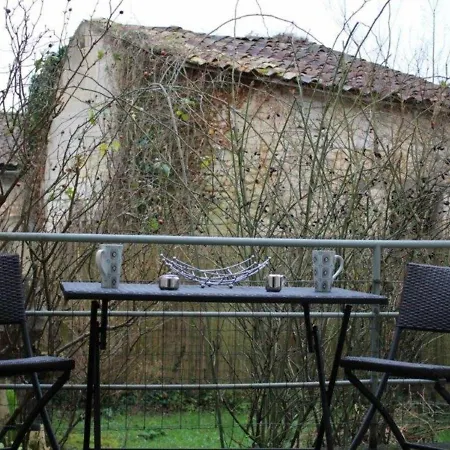 Maison Jonzac, 3 Pieces, 4 Personnes - Fr-1-246d-23 Semesterbostad